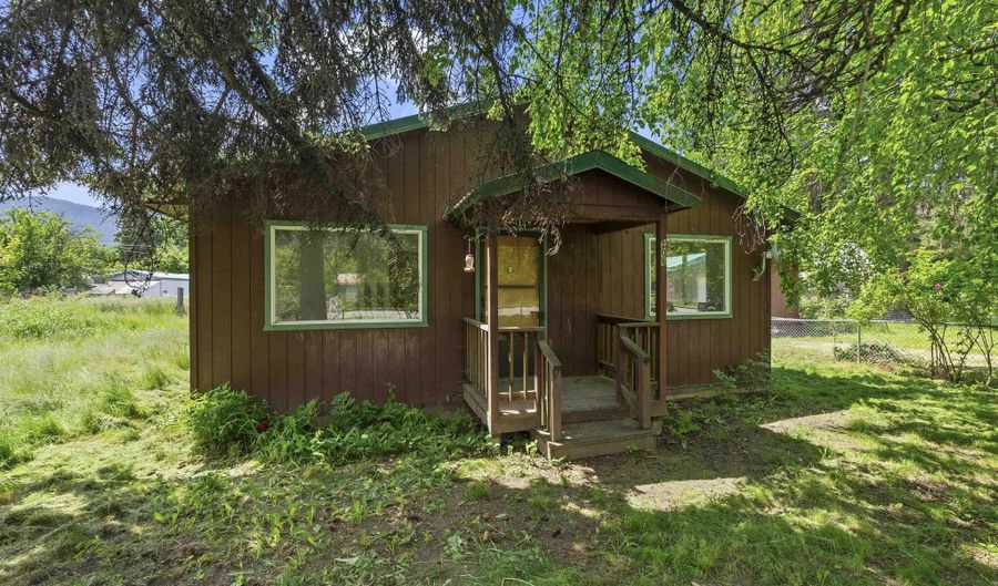 206 E 2nd Ave, Clark Fork, ID 83811 - 2 Beds, 2 Bath