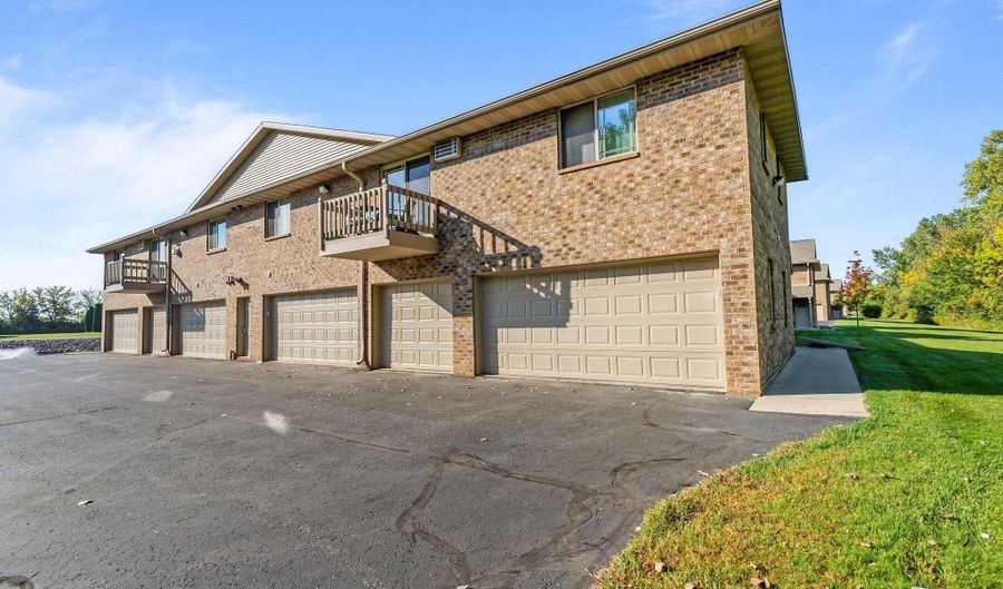 3325 N CASALOMA Dr 39, Appleton, WI 54913 - 2 Beds, 2 Bath