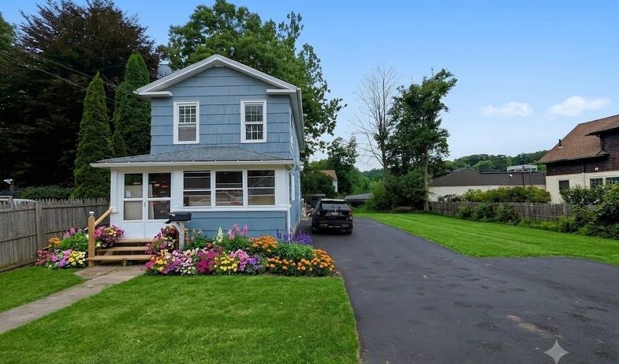 17 Stafford Ave, Bristol, CT 06010 - 2 Beds, 2 Bath
