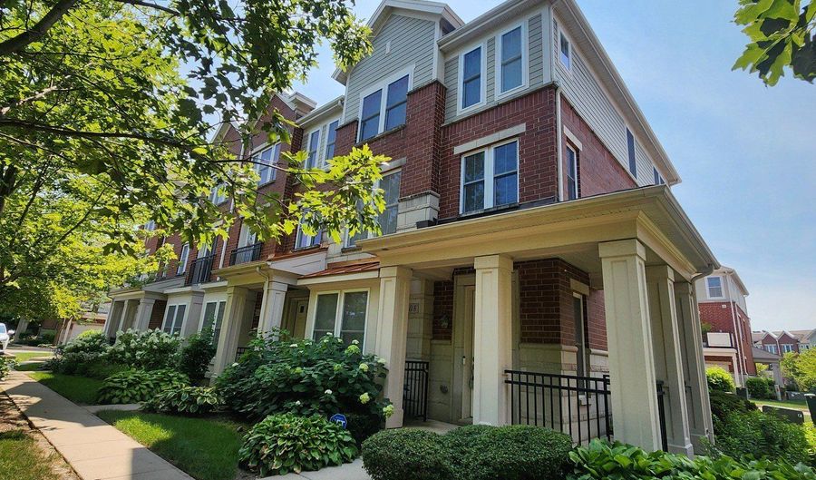 208 W HYDE St, Arlington Heights, IL 60005 - 4 Beds, 4 Bath