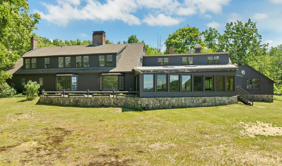 57 Roberts Cove Rd, Alton, NH 03809 - 6 Beds, 3 Bath