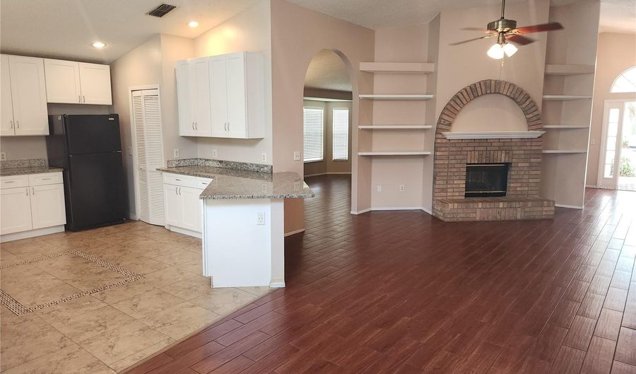 150 ABBEY HOLLOW Dr, Apopka, FL 32712 - 3 Beds, 2 Bath