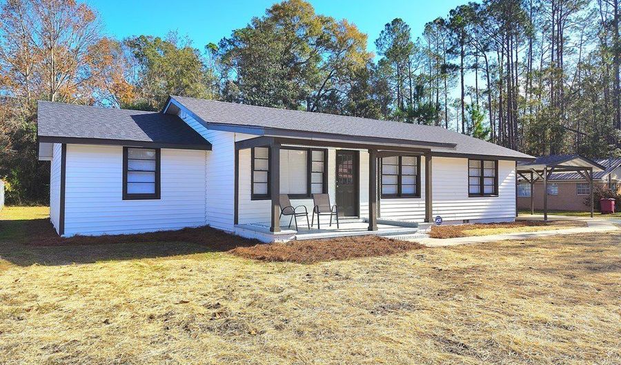 336 Brobston St, Baxley, GA 31513 - 4 Beds, 2 Bath