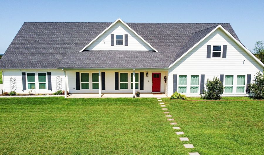 121 County Road 2571, Alvord, TX 76225 - 4 Beds, 3 Bath