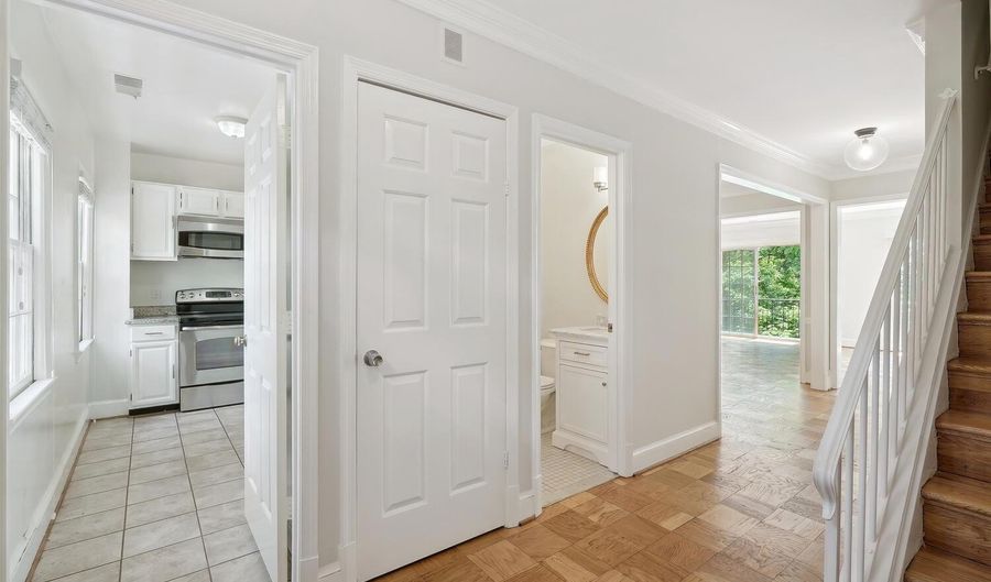 3231 SUTTON Pl NW A, Washington, DC 20016 - 3 Beds, 3 Bath