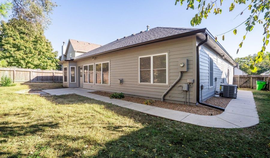 214 Hillside Dr, Baldwin City, KS 66006 - 3 Beds, 2 Bath