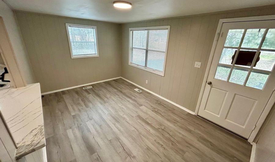 18014 E Limestone Rd, Athens, AL 35613 - 4 Beds, 1 Bath