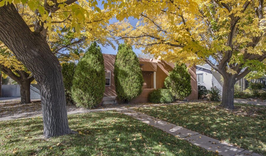 215 Carlisle Blvd NE, Albuquerque, NM 87106 - 2 Beds, 1 Bath