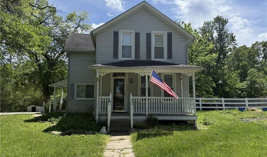 1203 High St, Baldwin City, KS 66006 - 3 Beds, 2 Bath