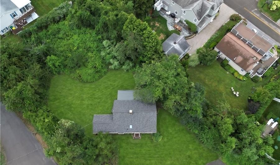 11 Namcook Rd, Narragansett, RI 02882 - 3 Beds, 2 Bath
