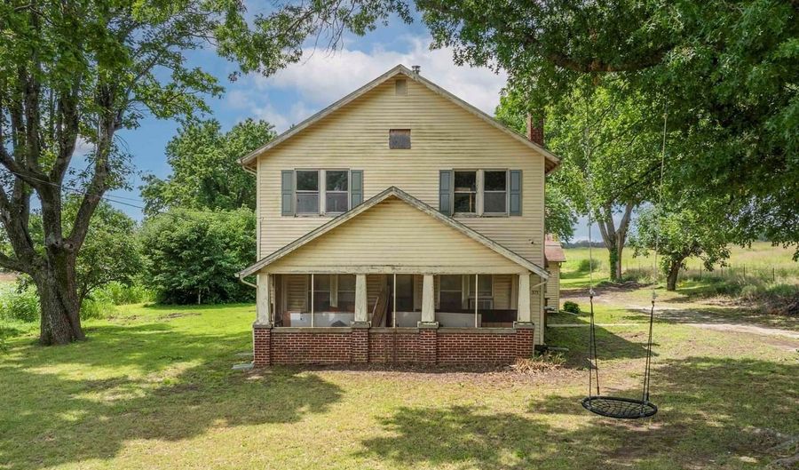 10371 292nd Rd, Arkansas City, KS 67005 - 5 Beds, 2 Bath