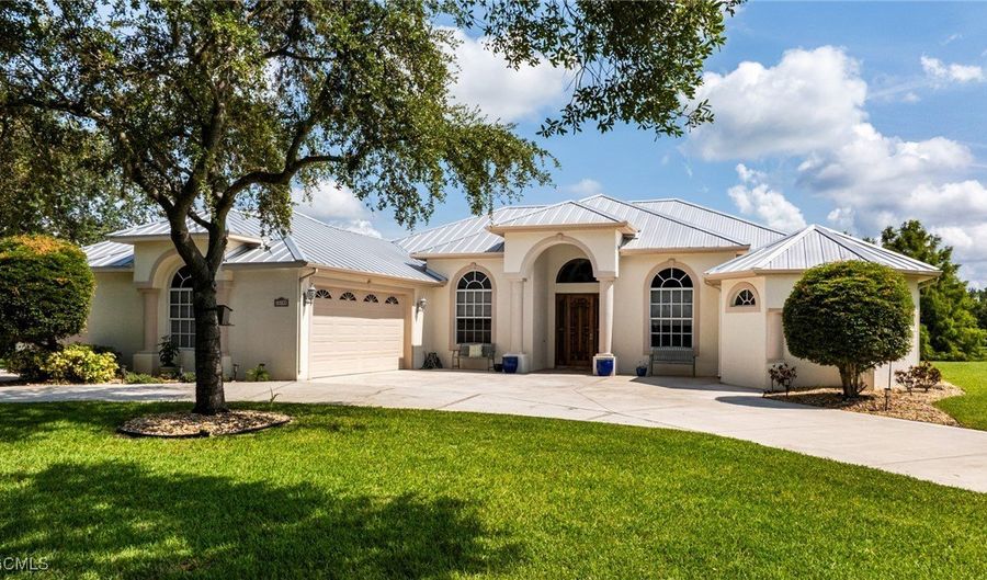18190 Riverwind Dr, Alva, FL 33920 - 3 Beds, 4 Bath