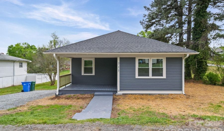715 Wood St, Albemarle, NC 28001 - 3 Beds, 1 Bath