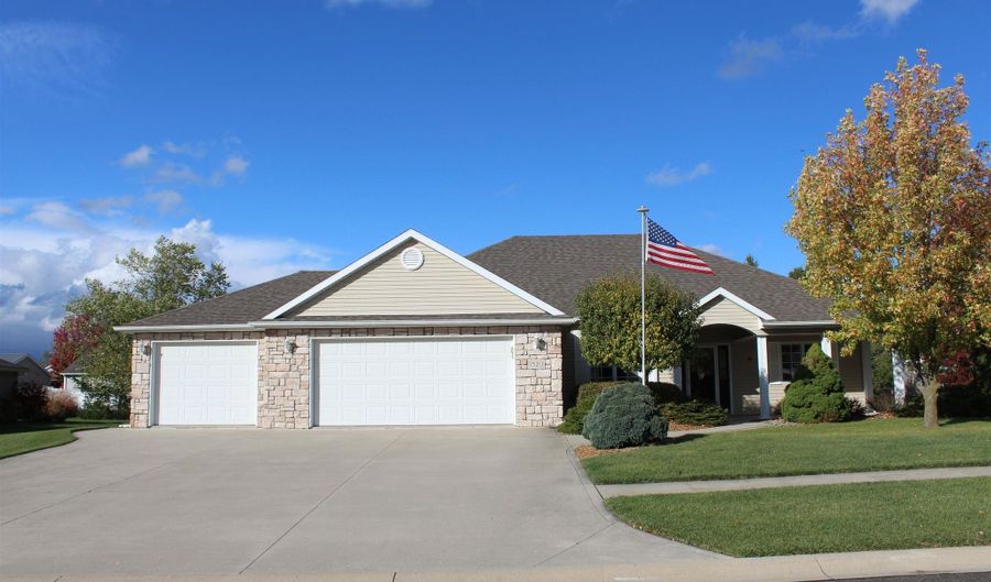 1520 Hammel Dr, Angola, IN 46703 - 3 Beds, 2 Bath