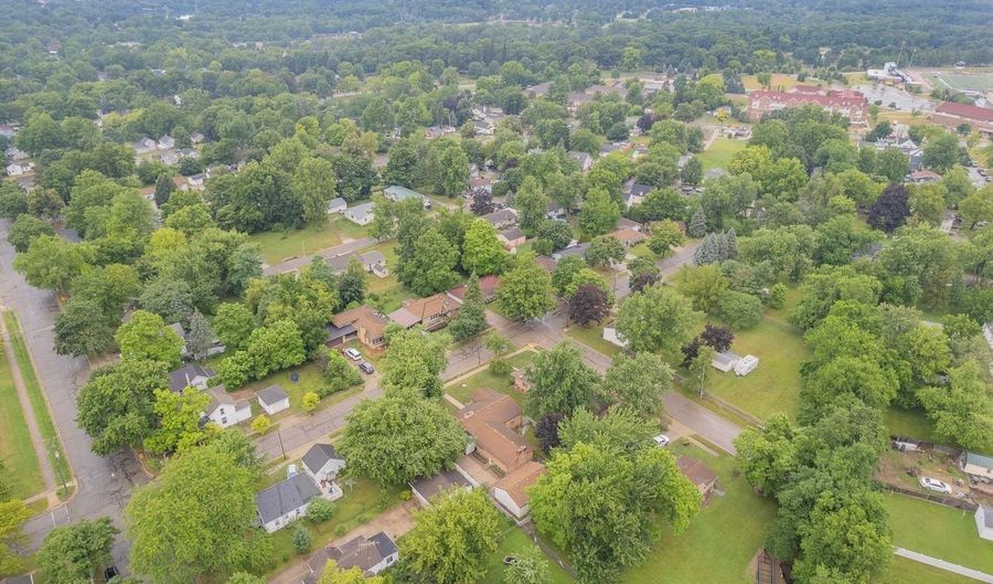 822 Croswell, Adrian, MI 49221 - 3 Beds, 3 Bath