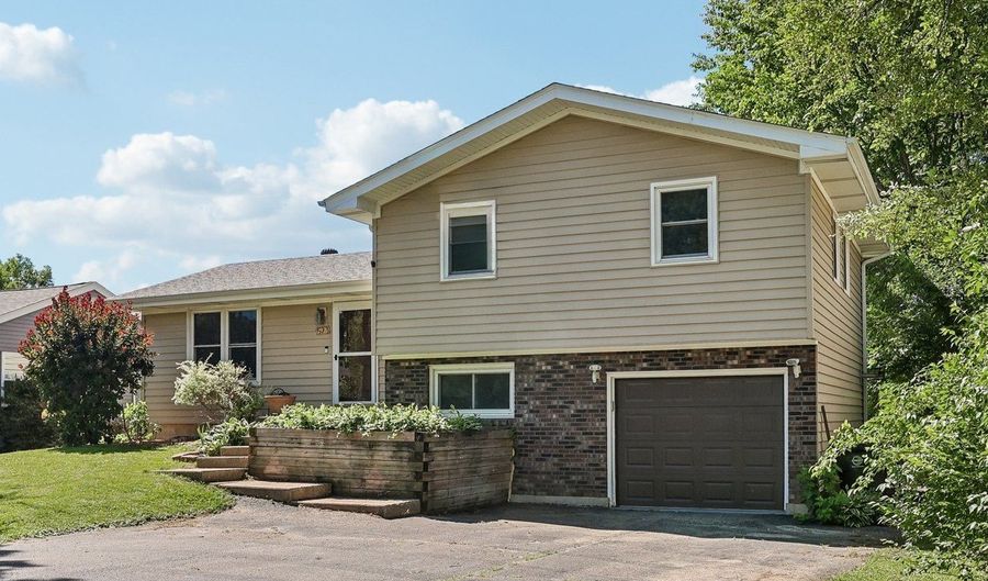 523 Maplewood Dr, Antioch, IL 60002 - 3 Beds, 3 Bath