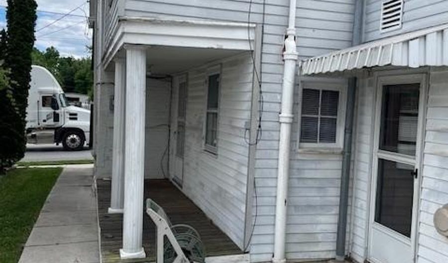 153 W KING St, Abbottstown, PA 17301 - 2 Beds, 1 Bath