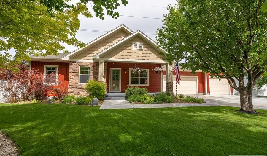 6349 Tower Castle Loop, Ammon, ID 83406 - 5 Beds, 3 Bath