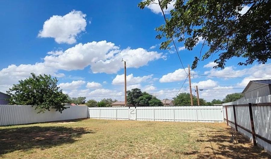 311 SW 9th St, Andrews, TX 79714 - 4 Beds, 2 Bath