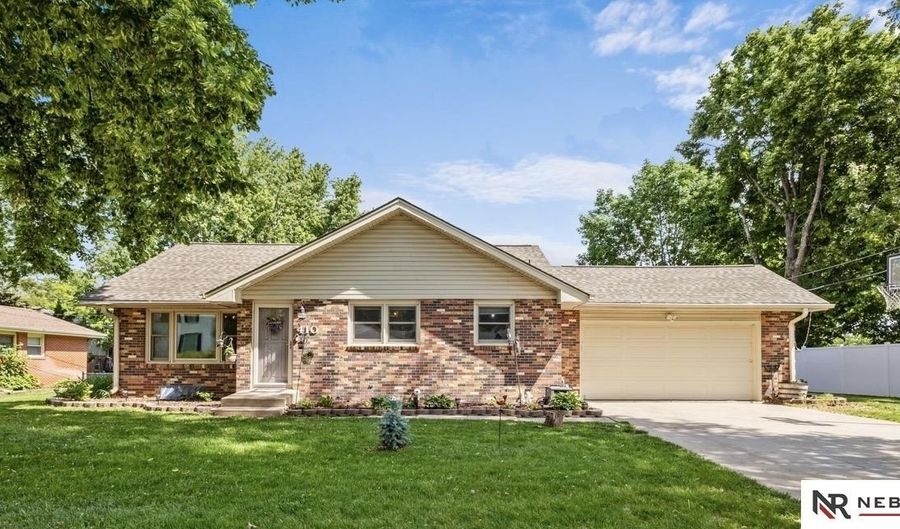 410 Florence St, Beatrice, NE 68310 - 4 Beds, 2 Bath