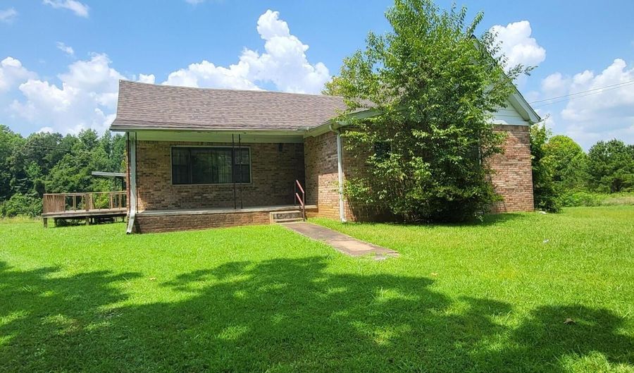 900 Hubberd Town Rd, Beech Bluff, TN 38313 - 3 Beds, 2 Bath