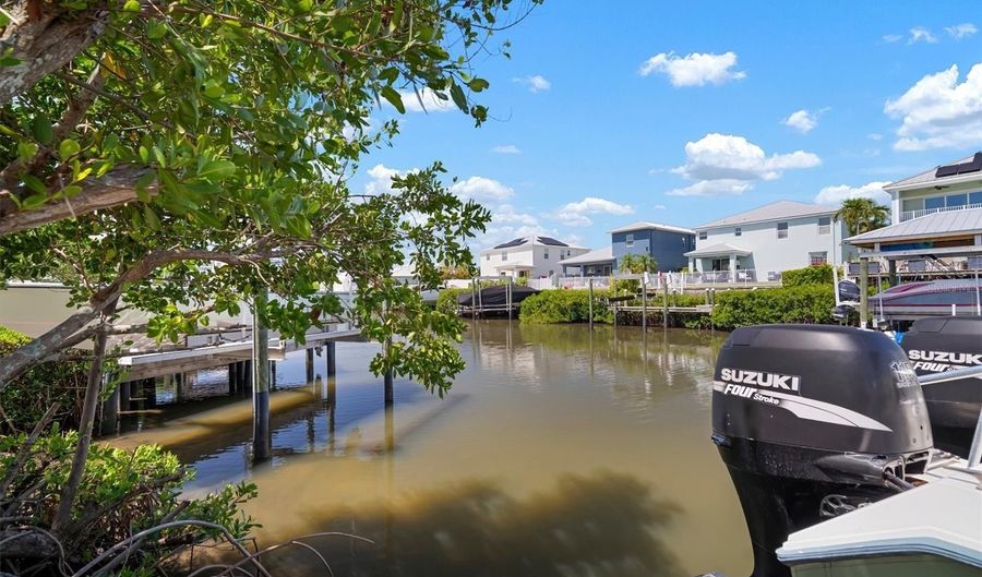 424 BAHAMA GRANDE Blvd, Apollo Beach, FL 33572 - 4 Beds, 3 Bath