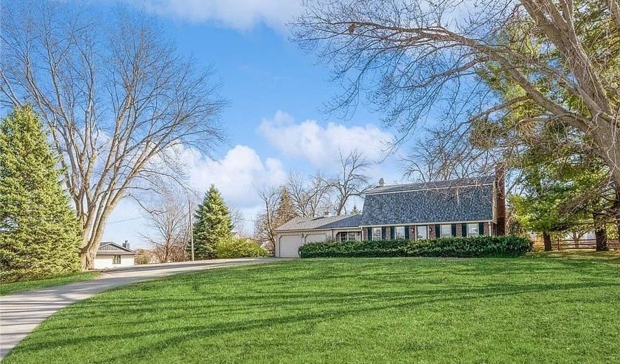 2658 8th St SW, Altoona, IA 50009 - 3 Beds, 2 Bath