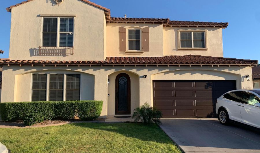 2219 E Wisteria Dr, Chandler, AZ 85286 - 4 Beds, 3 Bath