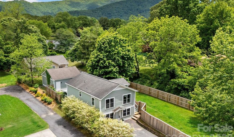 24 Browndale Rd, Asheville, NC 28805 - 3 Beds, 2 Bath