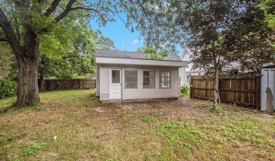 221 James St, Allegan, MI 49010 - 2 Beds, 1 Bath
