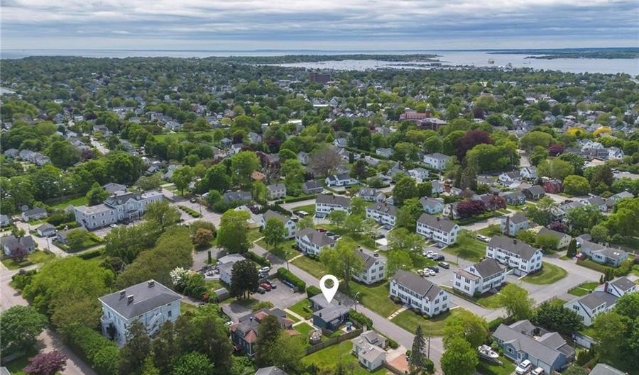 203 Fenner Ave 5, Middletown, RI 02842 - 2 Beds, 2 Bath