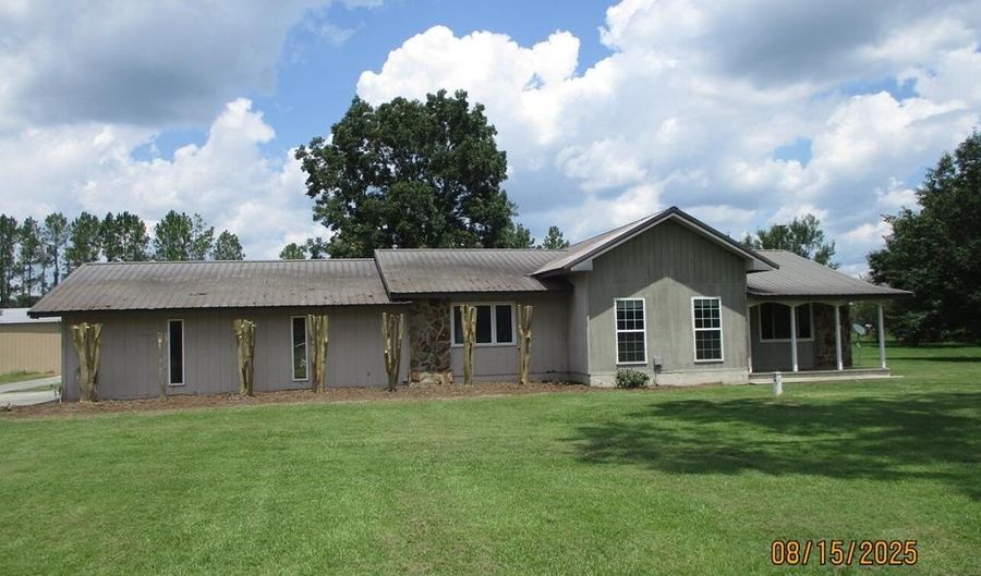 1377 Hutchinson Parrish Rd, Adel, GA 31620 - 3 Beds, 2 Bath