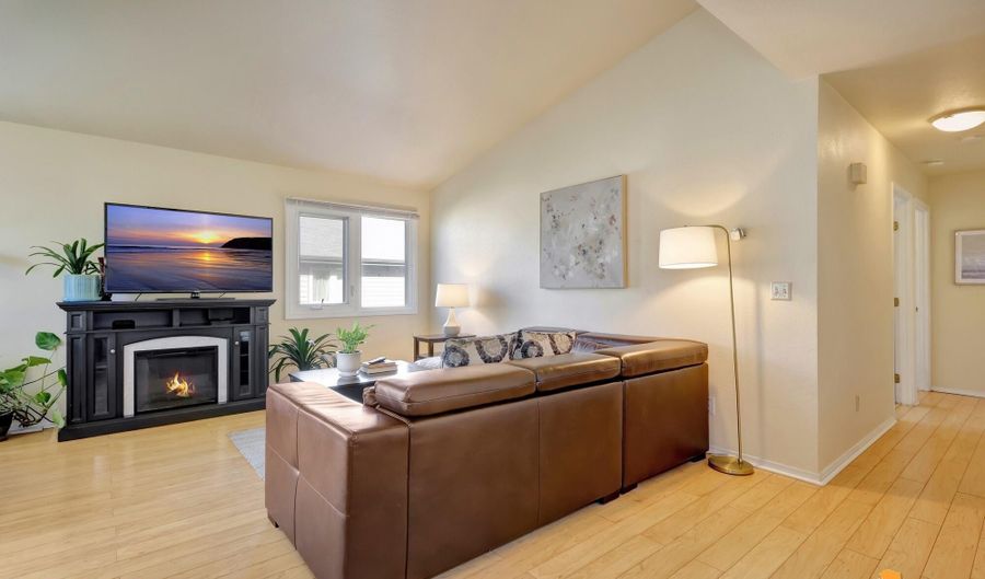 3425 Lakeshore Dr #4, Anchorage, AK 99517 - 2 Beds, 2 Bath