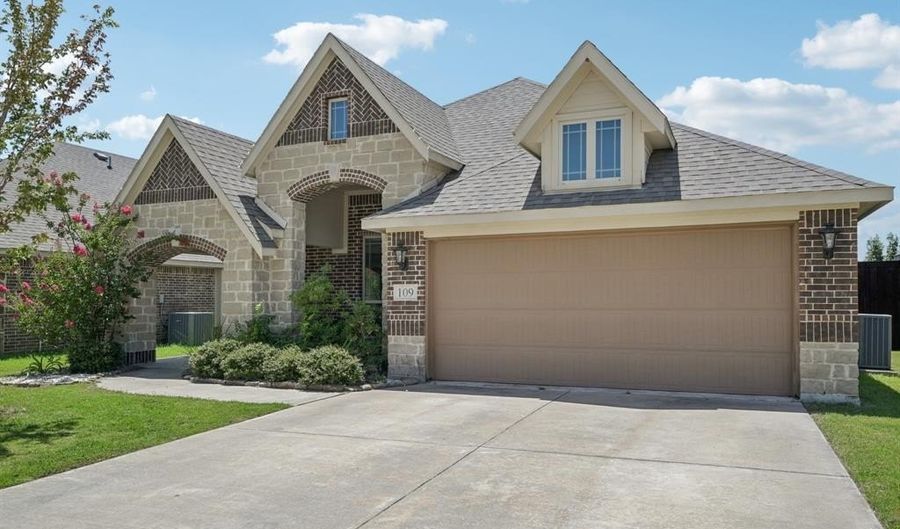 109 Gateway Dr, Alvarado, TX 76009 - 3 Beds, 2 Bath