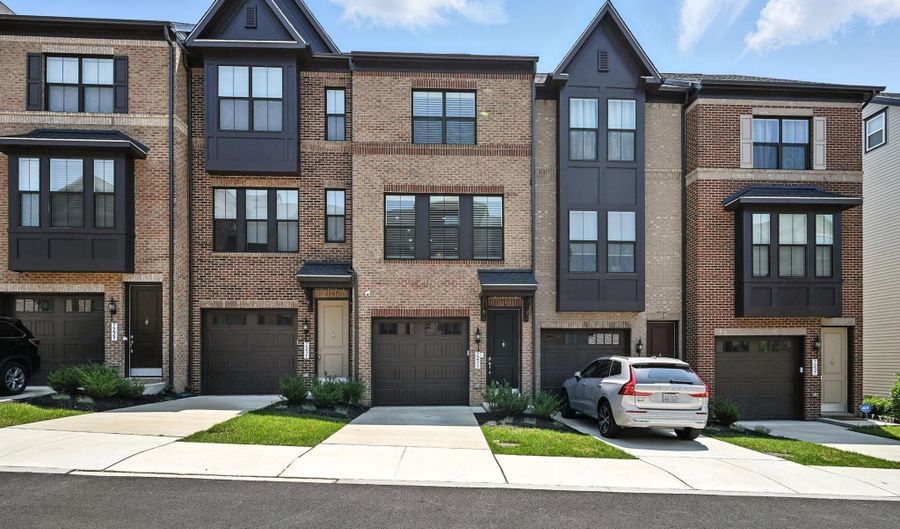 7233 MOUNTAINEER, Alexandria, VA 22306 - 2 Beds, 4 Bath