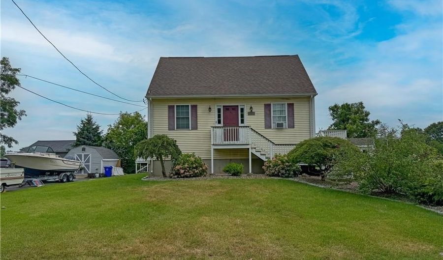 2 Beatrice Ln, Bristol, RI 02809 - 3 Beds, 1 Bath