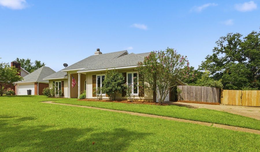 205 Cherry Dr, Brandon, MS 39042 - 3 Beds, 2 Bath