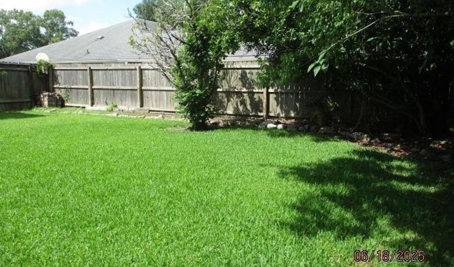 11213 Major Oak Dr, Baton Rouge, LA 70815 - 4 Beds, 2 Bath