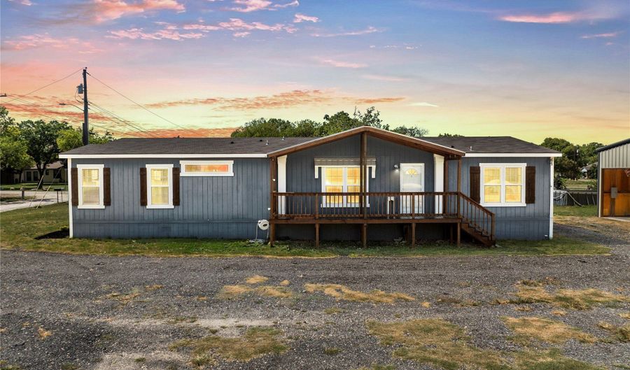 602 S 3rd St, Abbott, TX 76621 - 3 Beds, 2 Bath