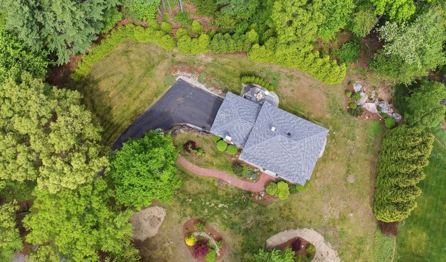 4 Hunters Rd, Bedford, NH 03110 - 3 Beds, 3 Bath