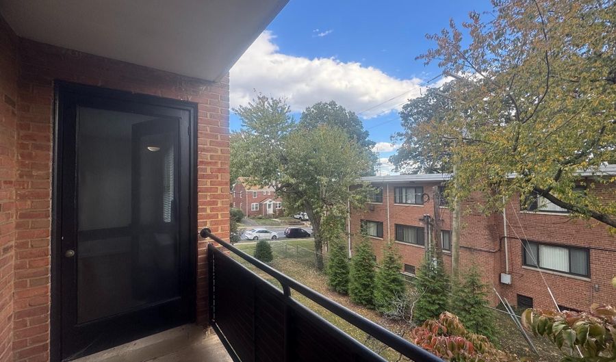 500 S COURTHOUSE Rd 9, Arlington, VA 22204 - 2 Beds, 1 Bath