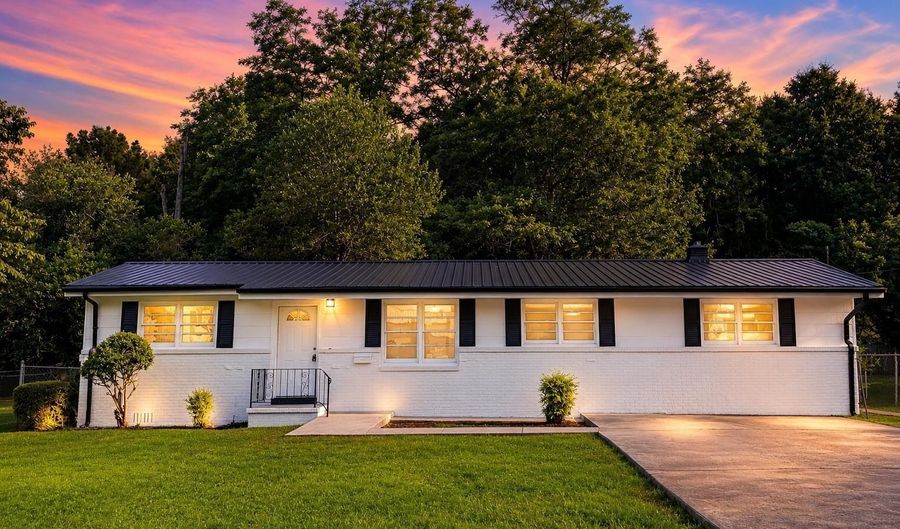 2518 W 14TH St, Anniston, AL 36201 - 3 Beds, 2 Bath