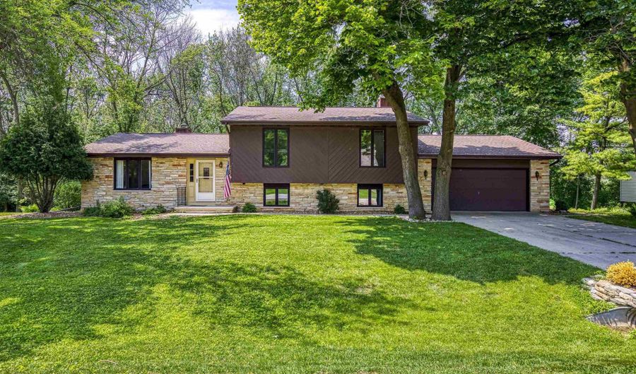 2320 STROEBE ISLAND Dr, Appleton, WI 54915 - 3 Beds, 3 Bath