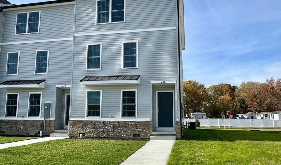 226 ROJAN Rd, Dover, DE 19901 - 3 Beds, 3 Bath