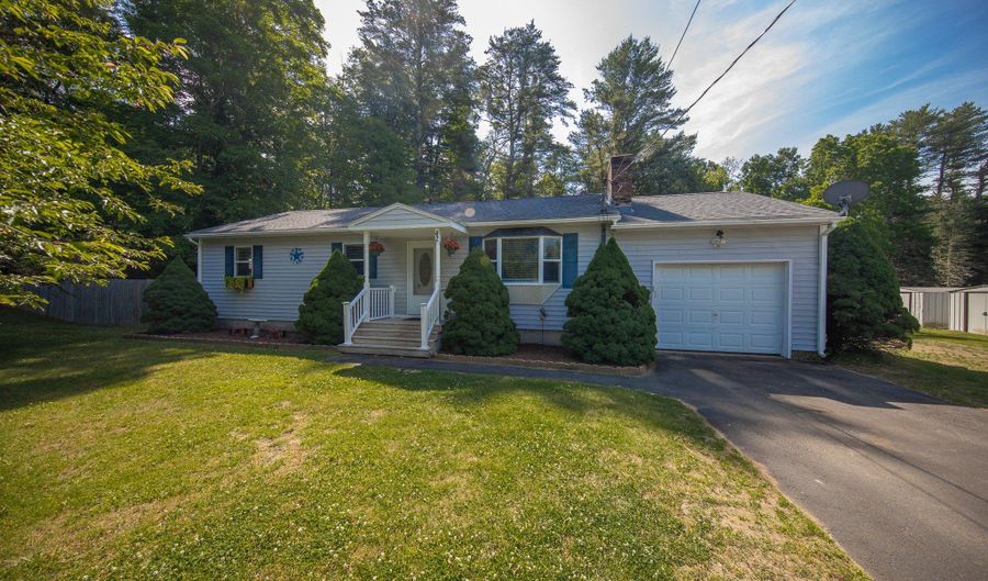 42 Bailey Woods Rd, Brooklyn, CT 06234 - 3 Beds, 1 Bath
