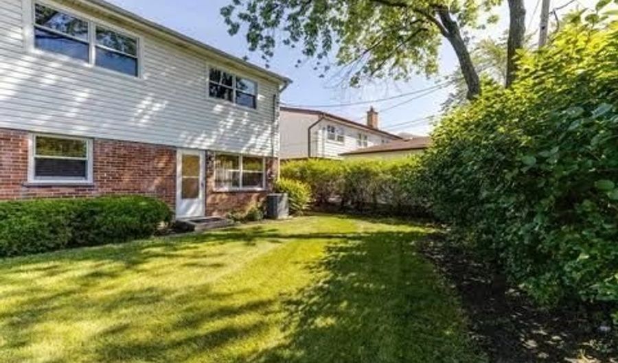 317 E VALLEY Ln, Arlington Heights, IL 60004 - 4 Beds, 3 Bath