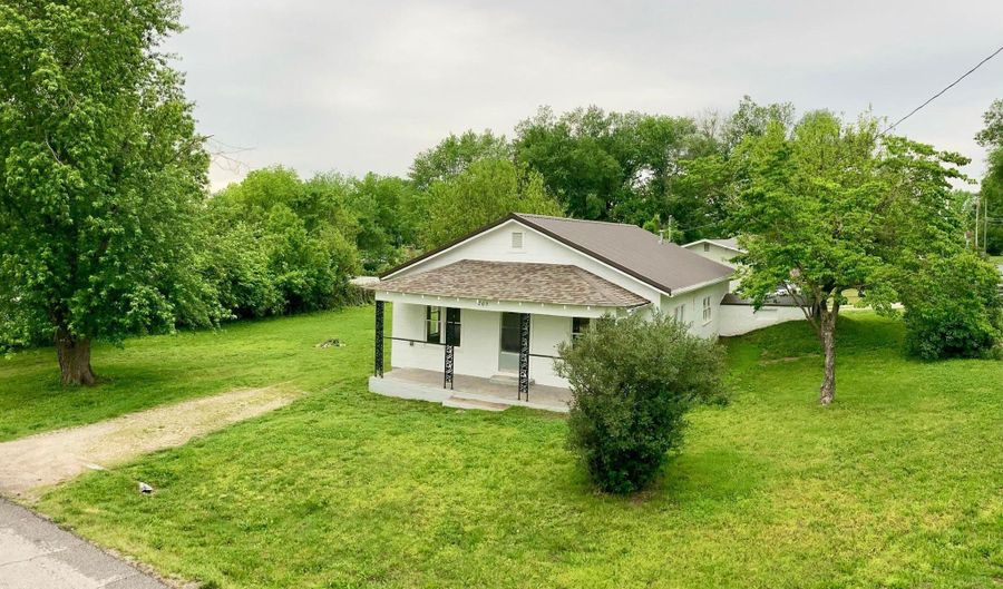205 N Fleetwood St, Ava, MO 65608 - 2 Beds, 2 Bath
