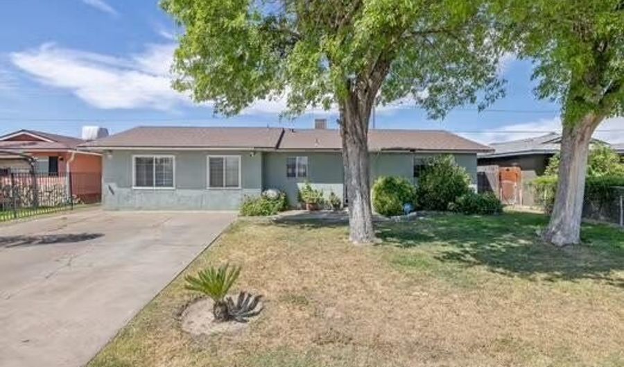 11428 Redwood St, Armona, CA 93202 - 3 Beds, 2 Bath