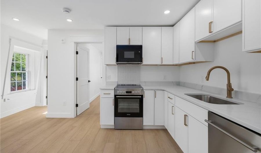 04 Melrose St 4, East Greenwich, RI 02818 - 1 Beds, 1 Bath