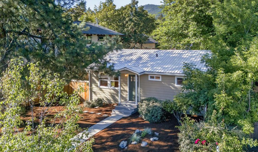 840 B St, Ashland, OR 97520 - 3 Beds, 2 Bath